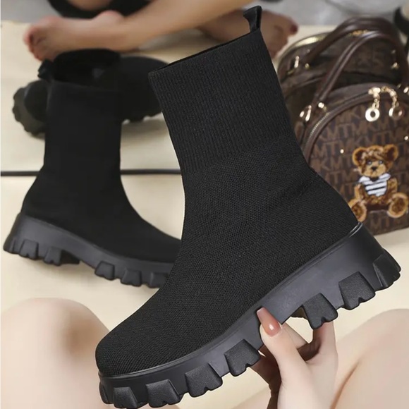 Boots size 7.5-8 - Picture 4 of 4